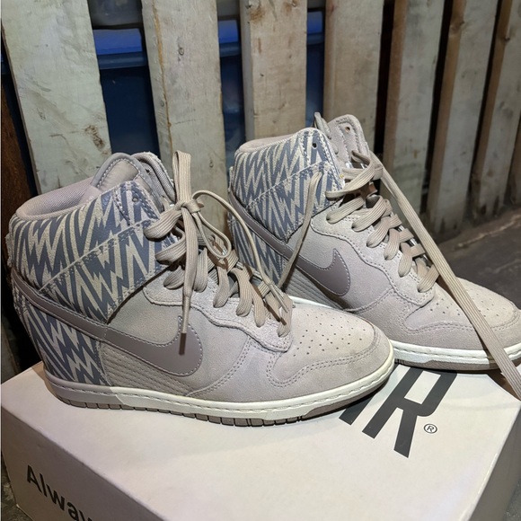 Nike Shoes - Nike High Top Athletic Shoes in Light Grey and Cream